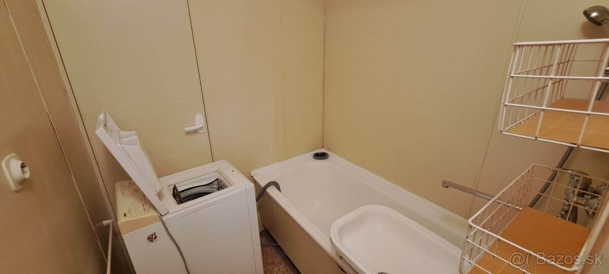 PRENÁJOM - veľký 2-izb. byt - Martin - Sever - Ul. Rum. arm. - 14