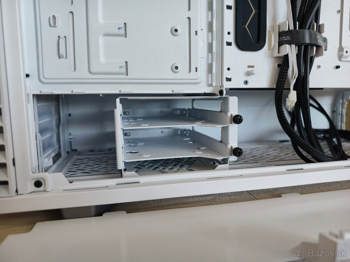 Predám PC skrinku Fractal Design Define 7 White TG - 14