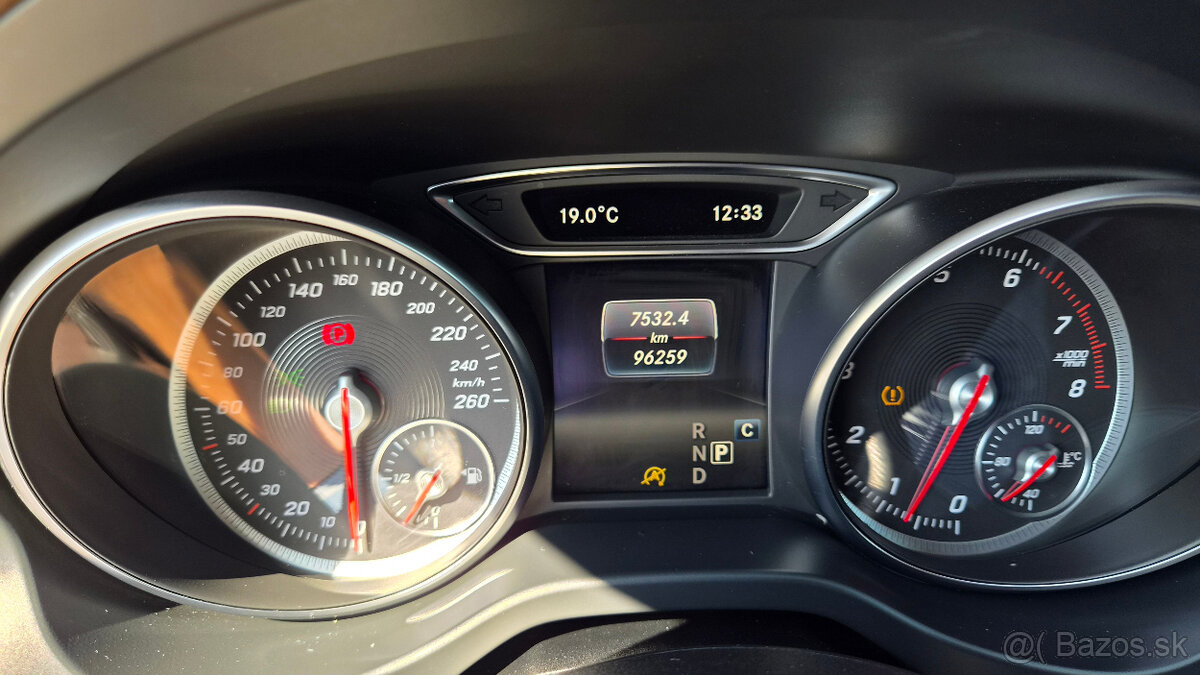 Mercedes-Benz GLA 180 Entry A/T - 14