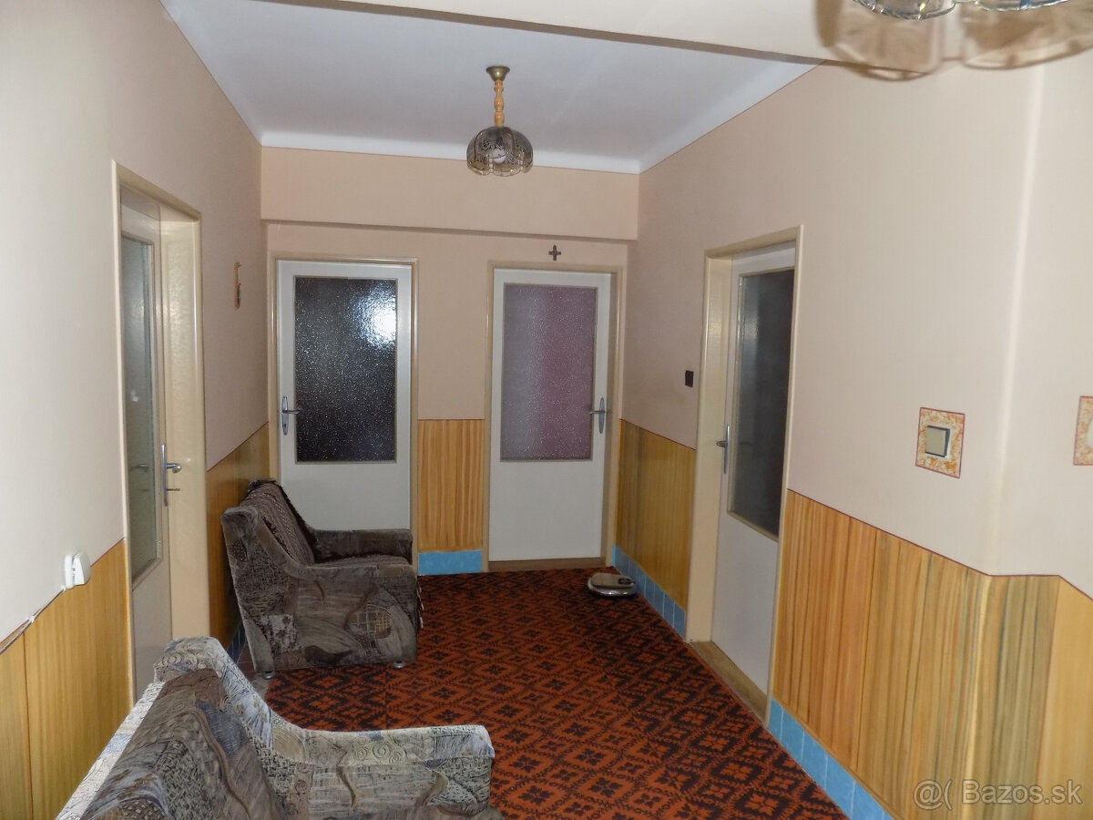 Poschodový dom v Tvrdošovciach v centre obce vhodné aj na - 14