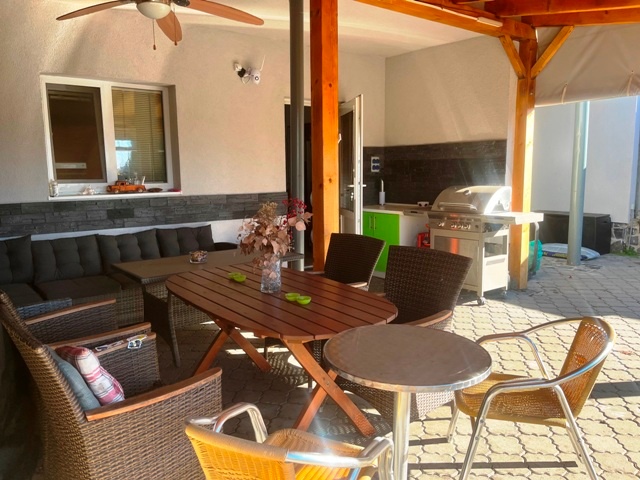 VIDINÁ - RD - 240 m2 - TERASA, BAZÉN, GARÁŽ - 14