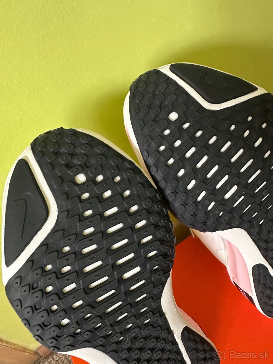 Bežecké tenisky Nike Invincible Run 3 - 14
