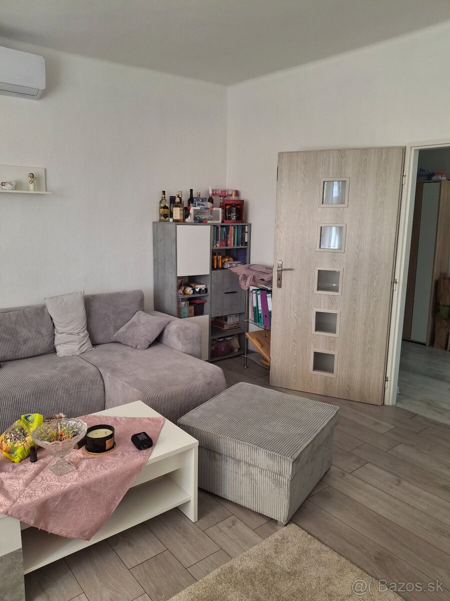 Na predaj čiastočne prerobený poschodový dom - 14