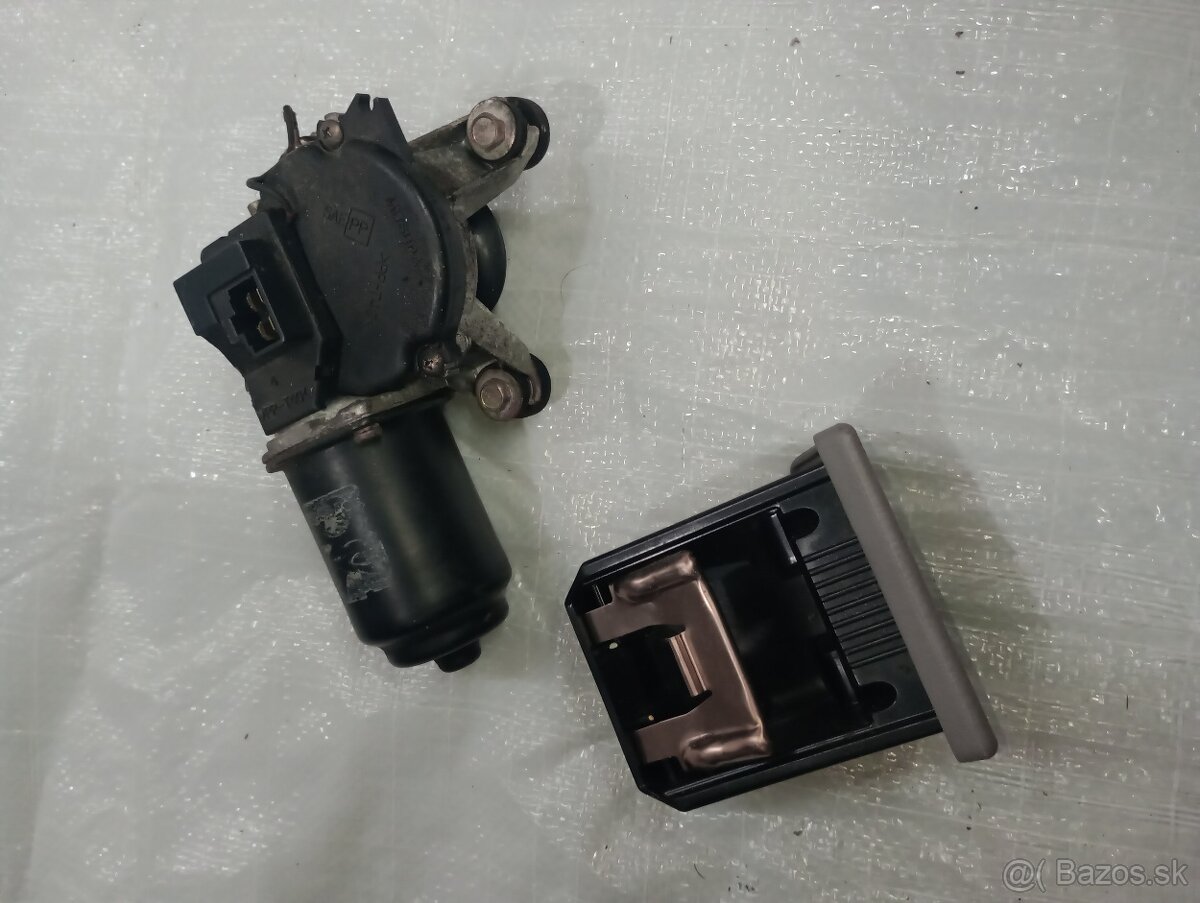 Mazda 323f z roku 2001-náhradné diely - 14