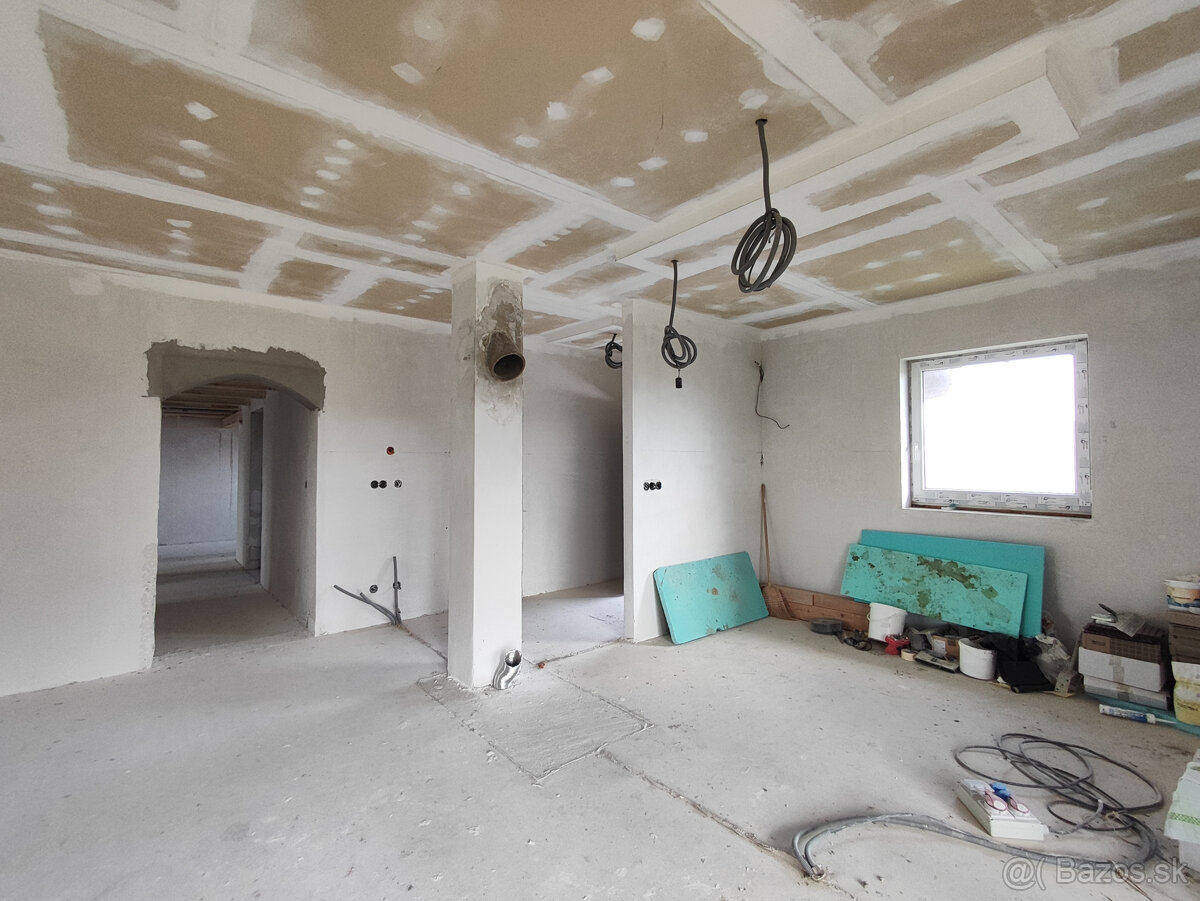 Rozostavaný 4 izbový rodinný dom na veľkorysom pozemku 1050 - 14