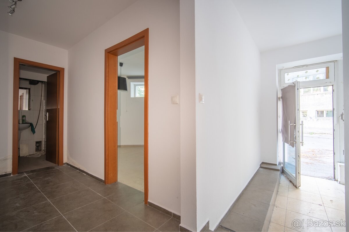 Obchodný priestor, kancelárie, byt 636 m2, v centre mesta BA - 14