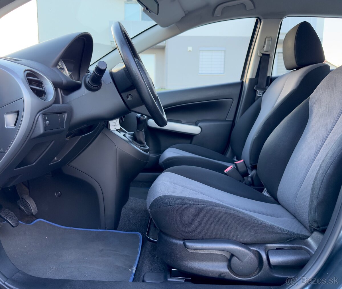 Mazda 2 1,3 benzín 79 000km / NOVÁ STK a EK - 14