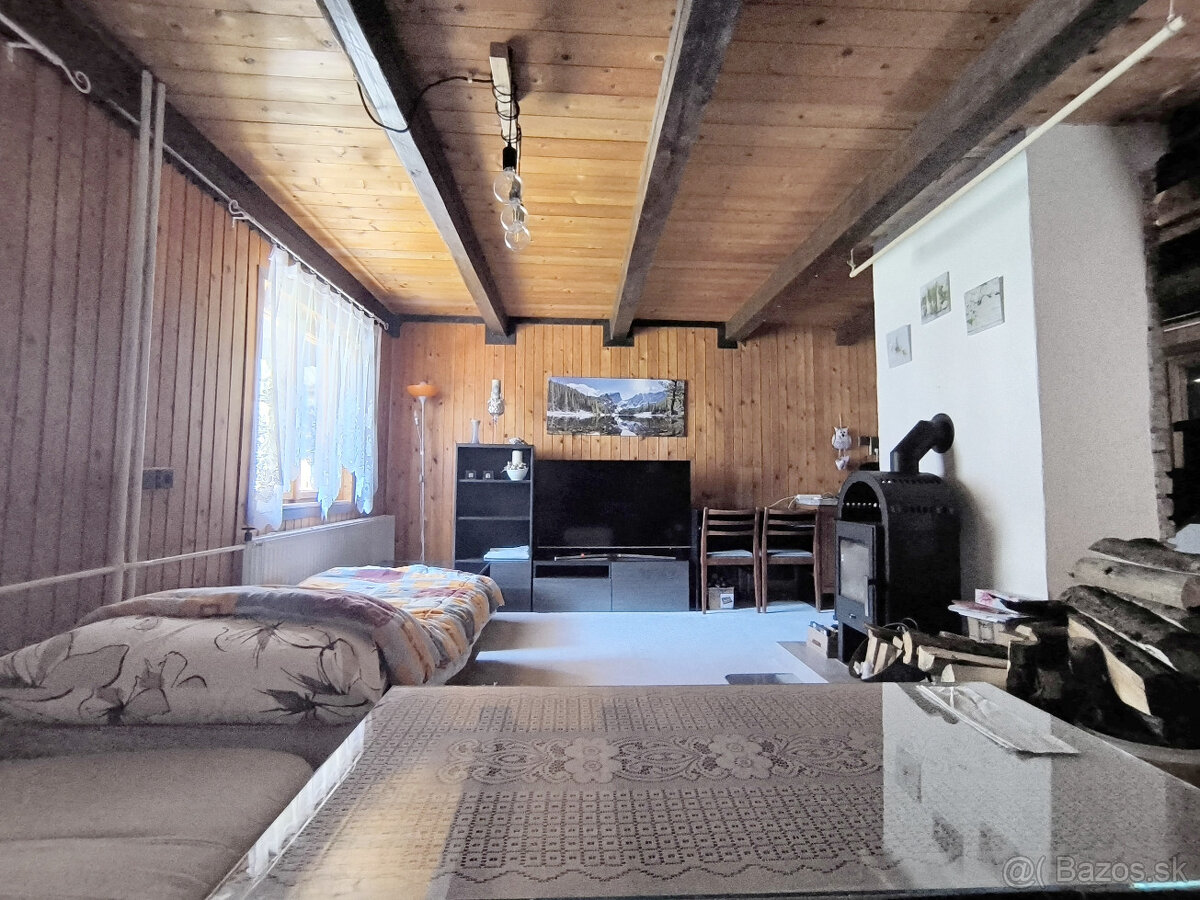 ROZPRÁVKOVÁ KOMPLETNE ZREKONŠTRUOVANÁ ZARIADENÁ CHATA NA LV - 14