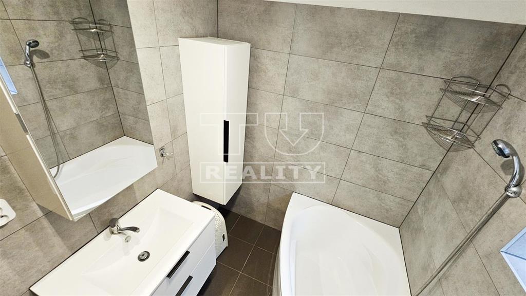 Na predaj rodinný dom s peknou záhradou v tichej časti... - 14