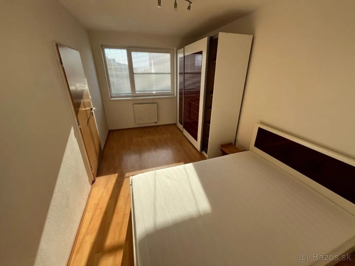 NA PREDAJ 2 IZBOVÝ BYT TRENČÍN, JUH, GARÁŽOVÉ STÁTIE - 14