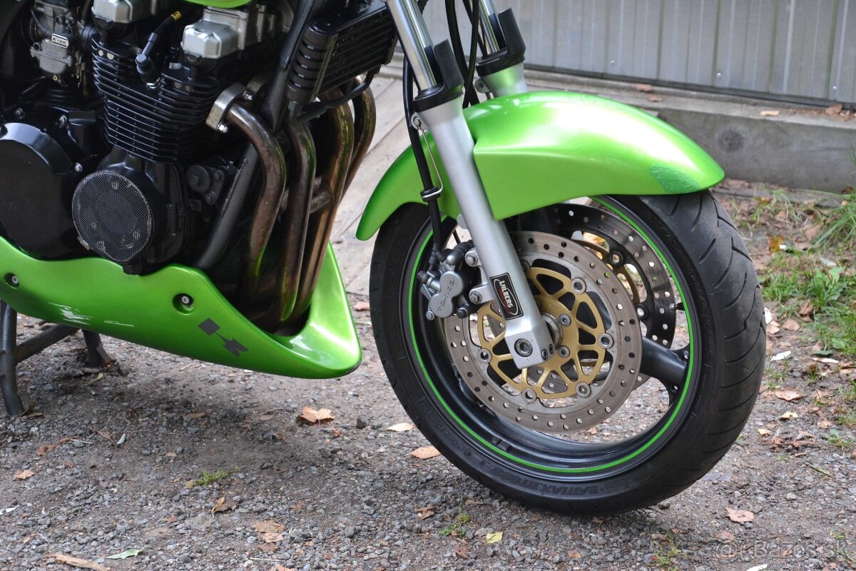 Kawasaki ZR-7 - 14
