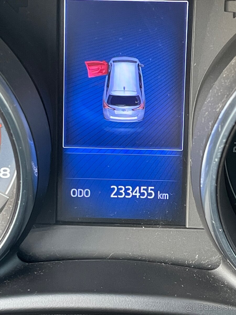 Toyota Auris 1.6i, automat, combi 235000 - 14