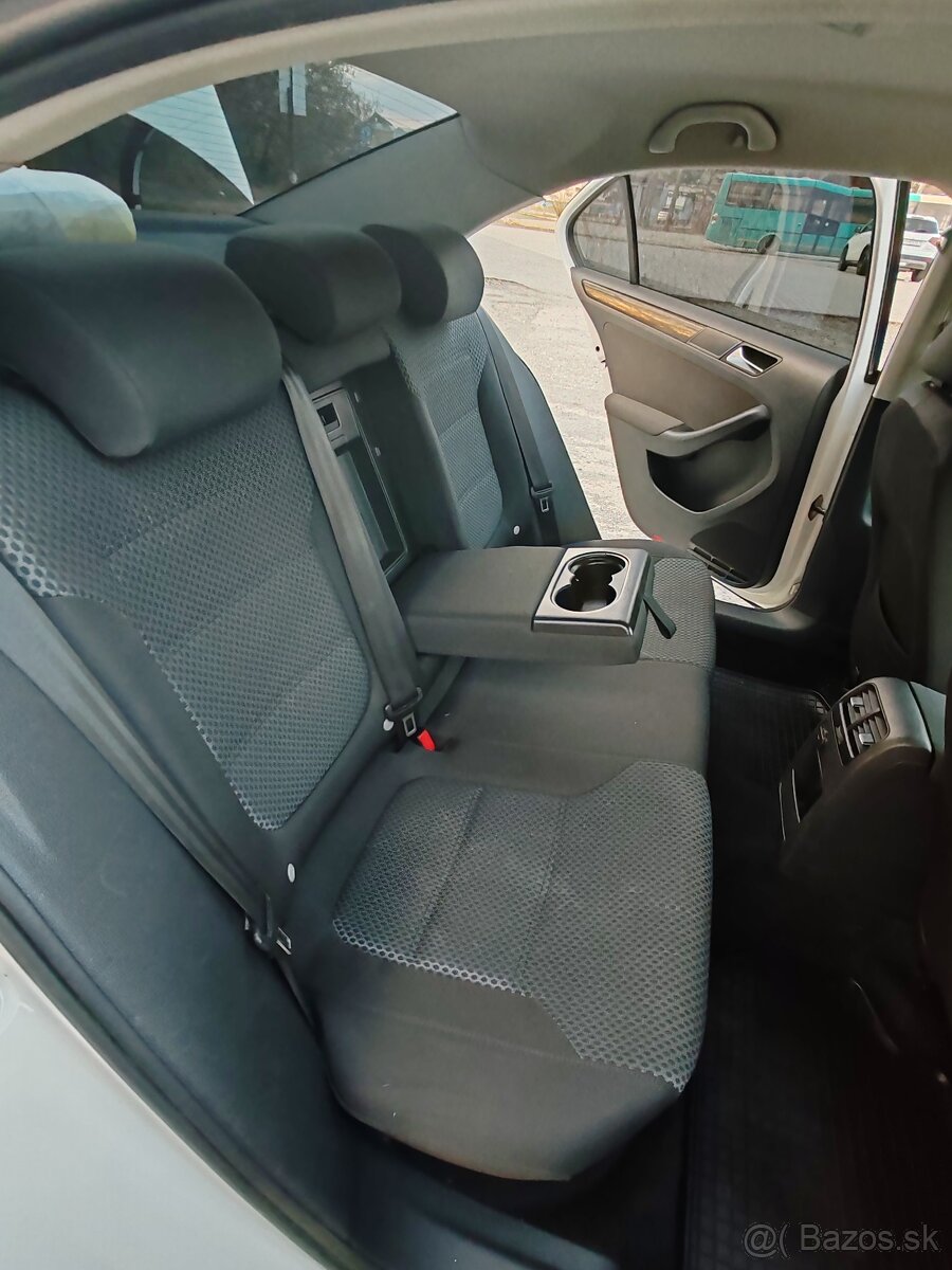 VOLKSWAGEN JETTA 1,6TDI - 14