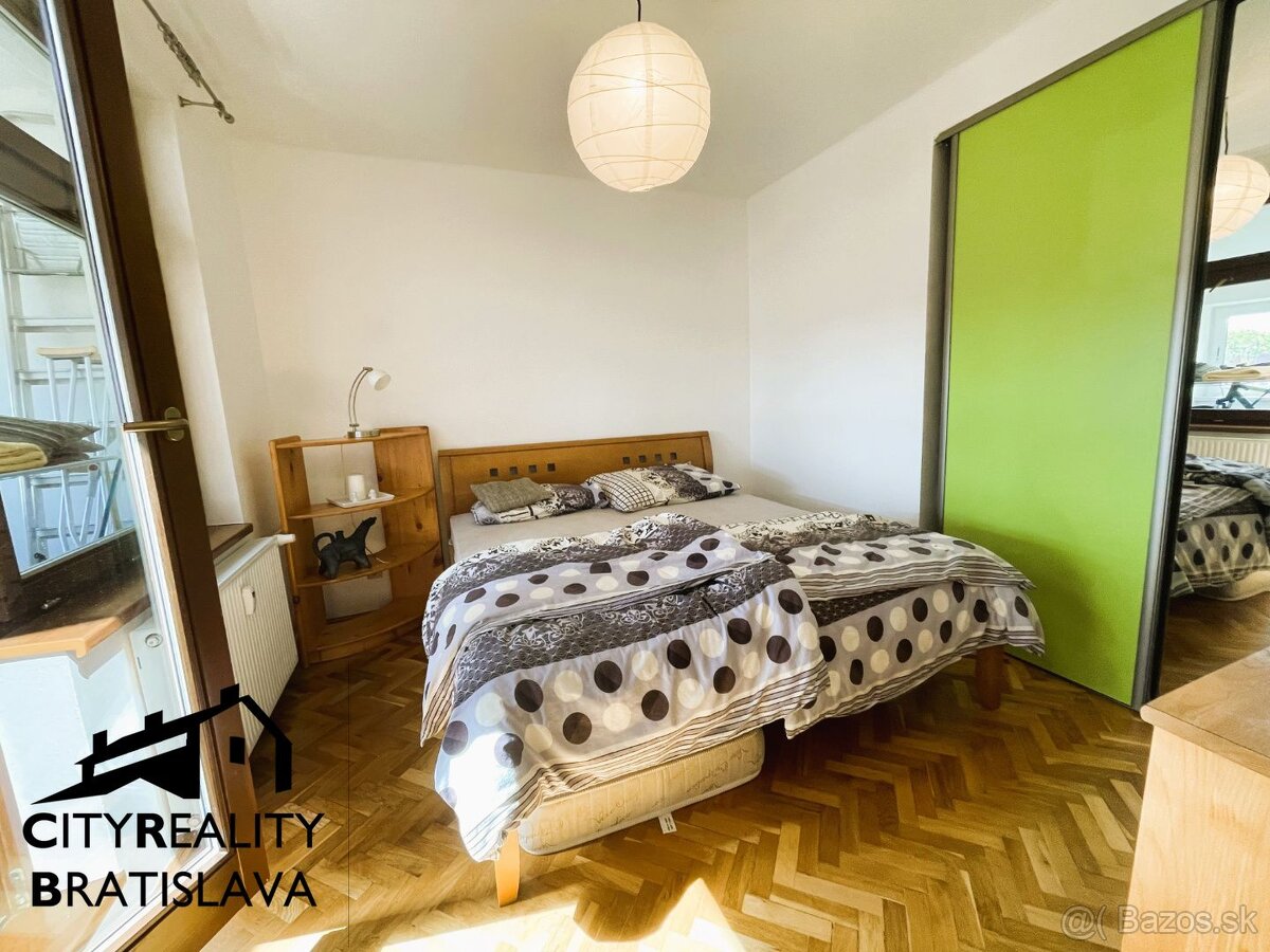 Výnimočný 3-izbový byt s veľkou presklenou terasou v srdci P - 14