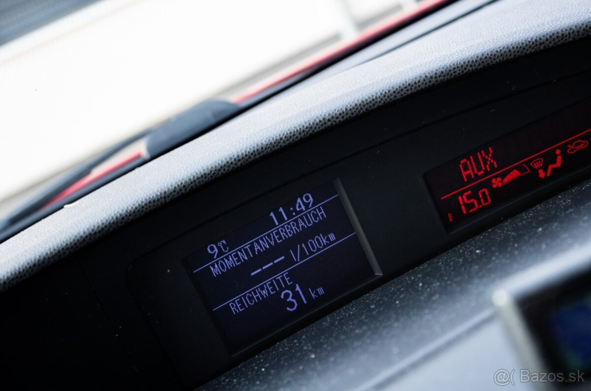 Mazda 3 1.6, 77kW (2010) - 14