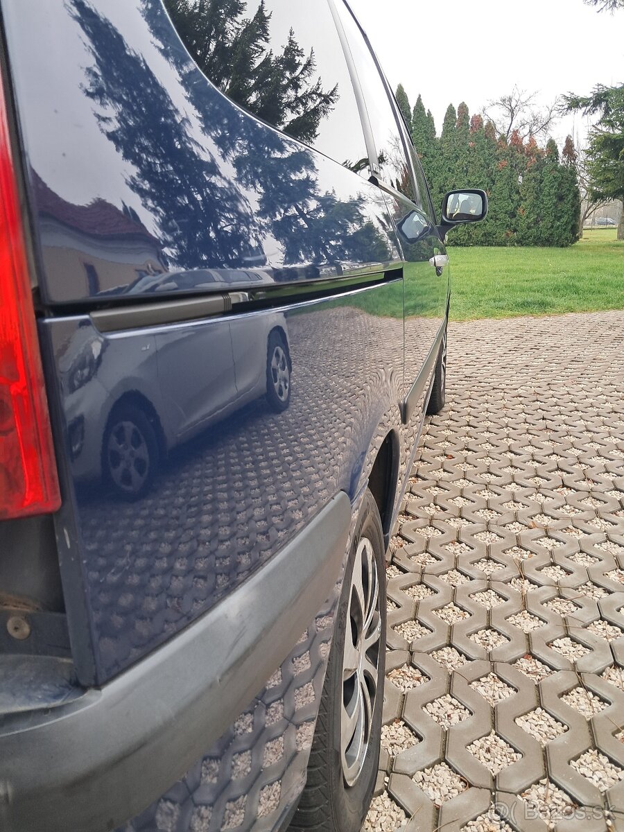 Peugeot 807 7 miestny 2.2L 94kw - 14