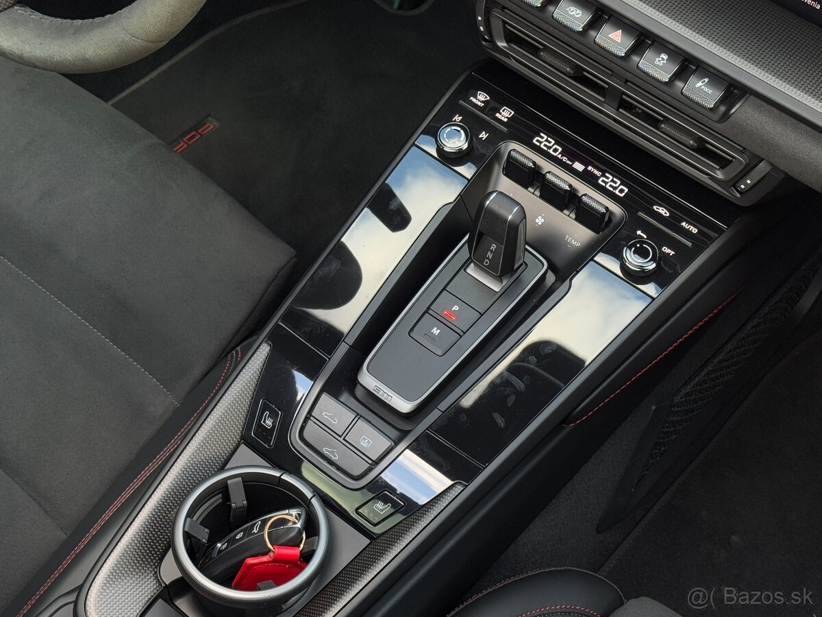 Porsche 911 Carrera 4 GTS - 14