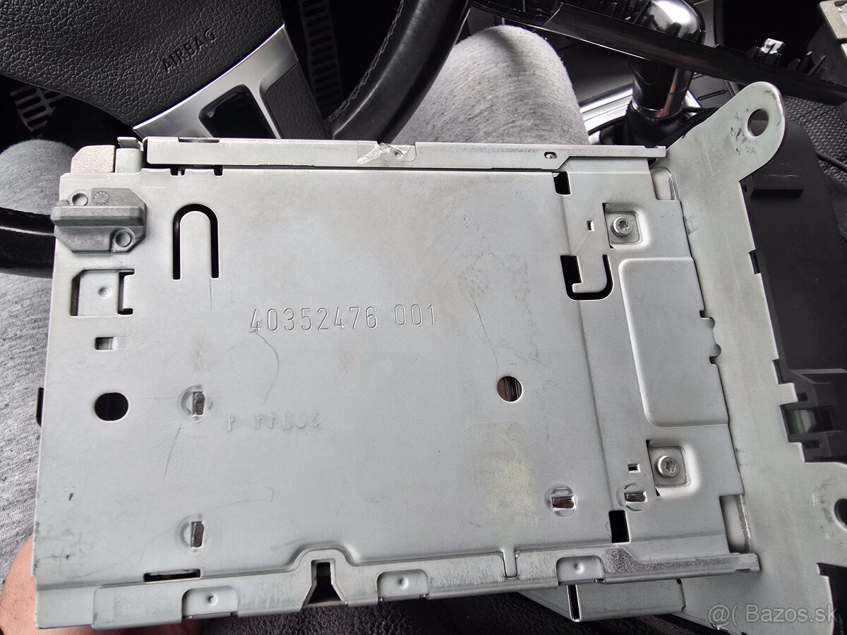 Ponúkam na predaj navigáciu RNS510 - 14