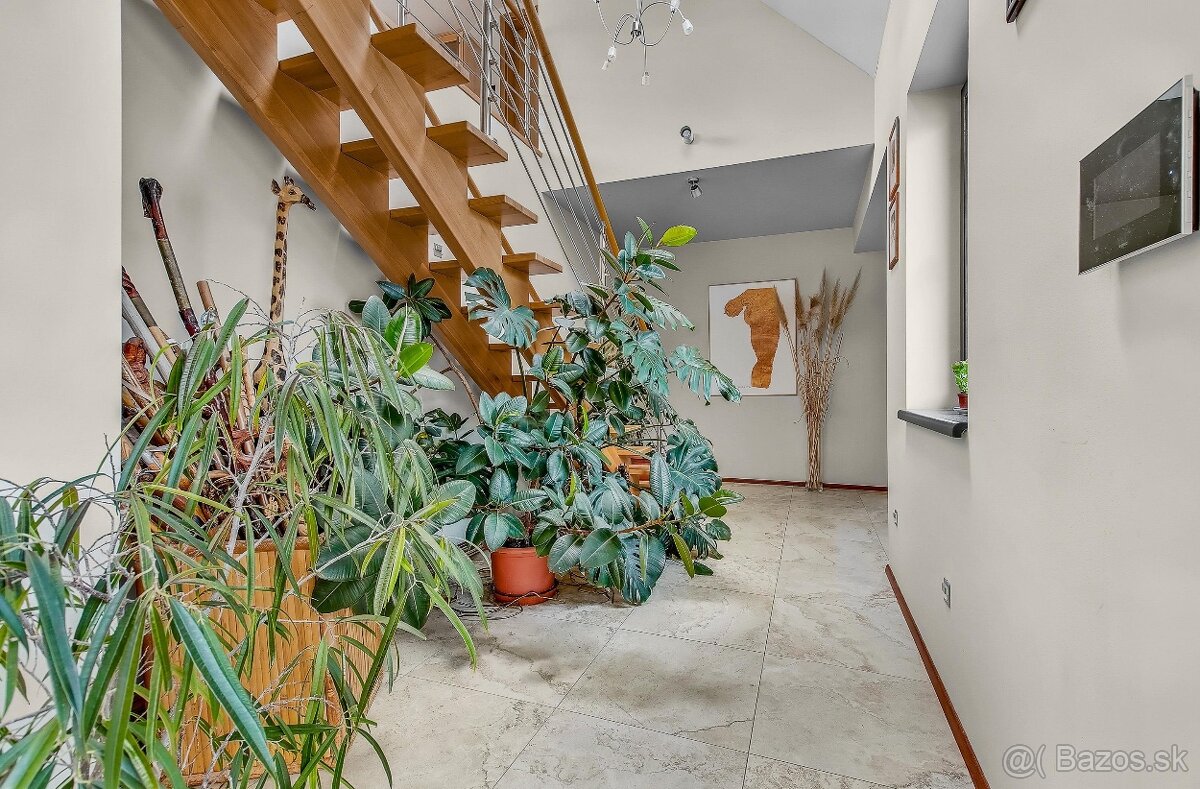 Na predaj komfortný a kvalitne postavený dom, Sološnica - 14