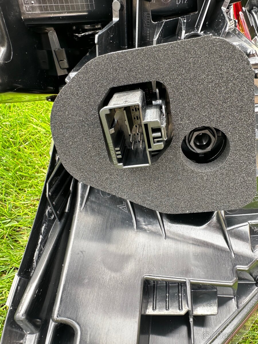 IQ light zadne svetla VW T-ROC original nove - 14