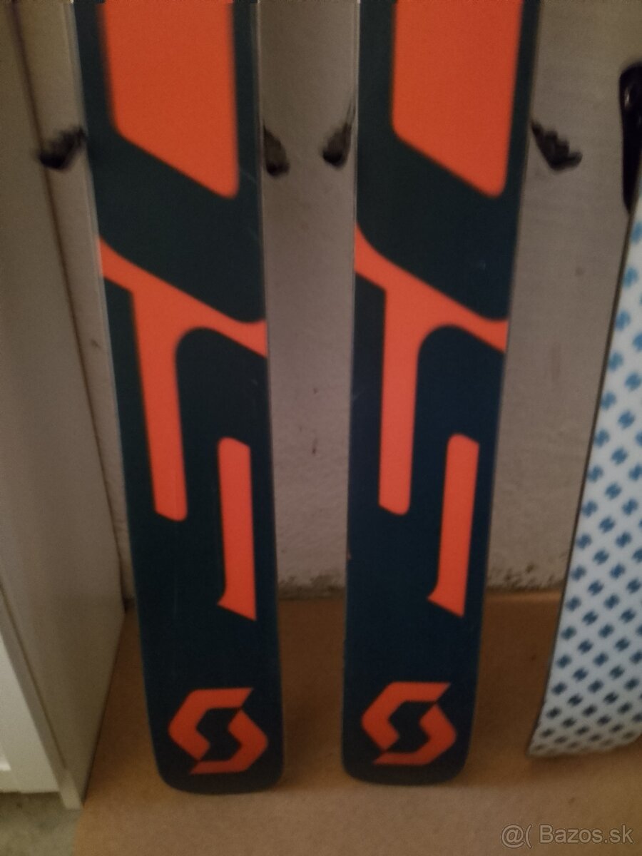 freeride lyze SCOTT Scrapper 182 cm a SALOMON Gun 188 cm - 14