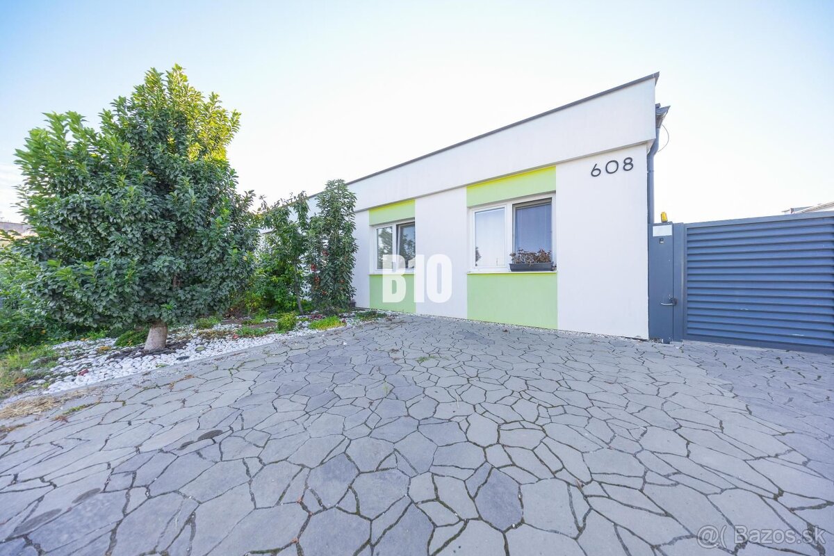 PRIESTRANNÝ 4 IZBOVÝ DVOJDOM V TICHOM PROSTREDÍ SLEPEJ ULICE - 14