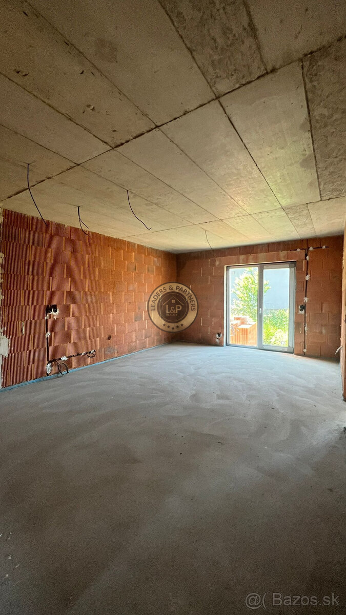 NA PREDAJ-Moderný 4-izbový holobyt v novostavbe v Lipanoch - 14