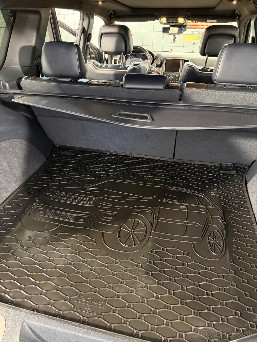 Jeep Grand Cherokee Overland - 14