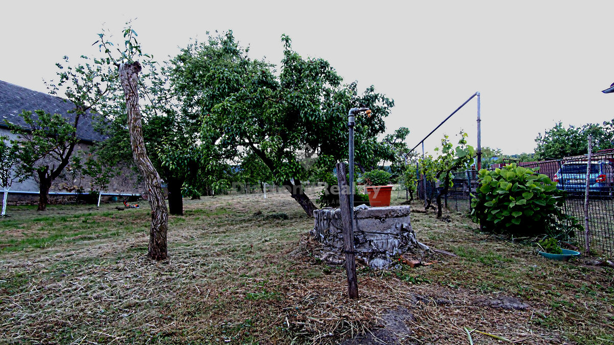 Rovinatý a slnečný pozemok v pokojnej obci Kašov - 14