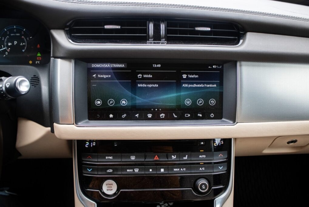 Jaguar XF 177kW (2017) - 14