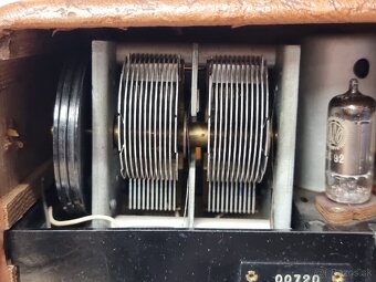 Schaltbild Libelle 4D61 RFT 》KABELKOVÉ STAROŽITNÉ RADIO - 14