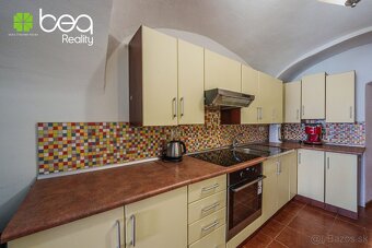 NA PREDAJ: Dom so 6 nájomnými bytmi v centre Levoče, záhrada - 14