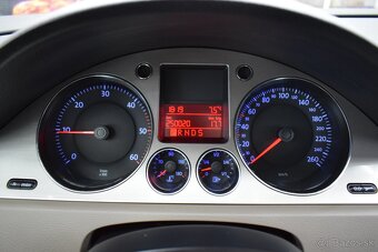 Volkswagen Passat 2,0 TDi,DSG,Xenony,PARROT,šíbr - 14