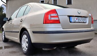 Škoda Octavia 1.6 Ambiente - 14
