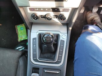 Rozpredám VW Passat b8 2.0 TDI highline - 14
