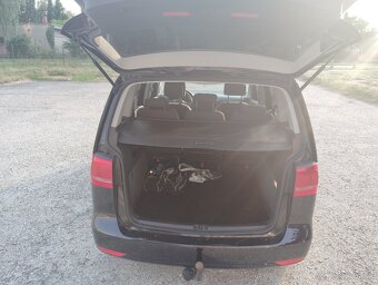 Volkswagen Touran benzín - 14