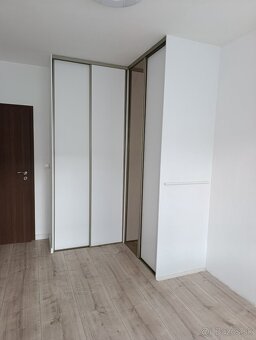 Predám priestranný 4-izbový byt v pokojnej a tichej lokalite - 14