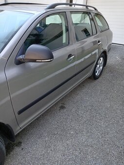 PREDÁM ŠKODA OCTAVIA COMBI1,6 BENZIN r11/2011 KÚP. NA SLOV . - 14