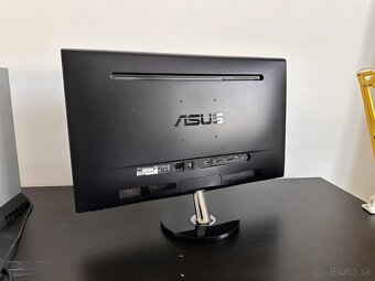 Pc zostava s monitorom a reproduktormi - 14