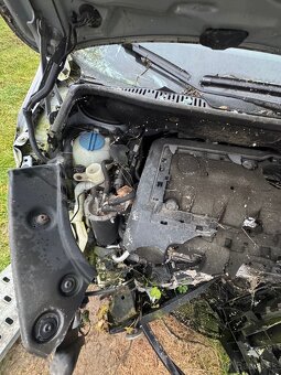 Rozpredám VW Touran 2 , 2.0 TDI 103kw - 14