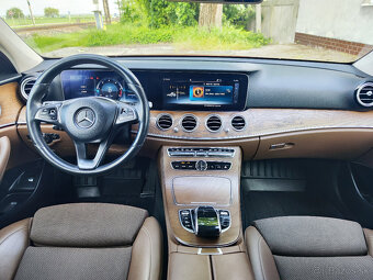 Mercedes-Benz E trieda Sedan 220 d 4MATIC A/T - 14