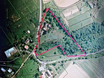 Dva malebné vidiecke domy na rozľahlom pozemku (1,6ha) v osa - 14