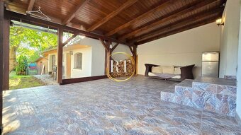 Útulný 3-izbový dom s veľkým pozemkom (910m2) a terasou - 14