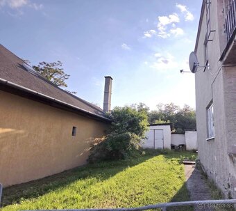 PREDAJ poschodový dom v obci Pastovce s pekným pozemkom - 14