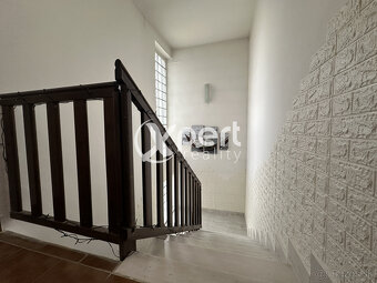 ZNÍŽENÁ CENA. Rodinný dom na predaj s garážou a  záhradou - 14