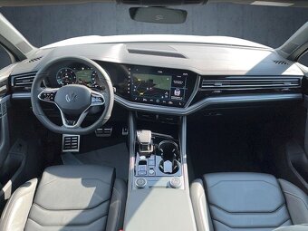 Volkswagen Touareg R-Line Black Panorama Matrix AHK ACC Nav - 14