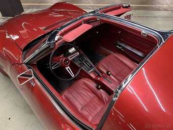 Chevrolet Corvette Stingray z roku 1974 - 14