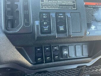 Honda 1000 6 miest štvorkolka 4x4 - 14