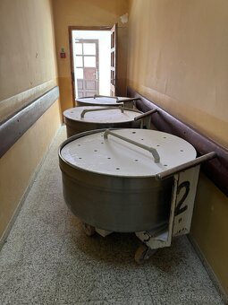 HNĚTAČE NA TĚSTO S POJÍZDNÝMI A PEVNÝMI DÍŽEMA - 14