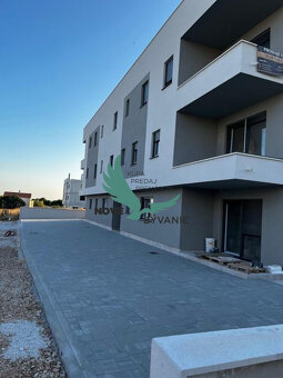 Chorvátsko-Na predaj apartmán so strešnou terasou a bazénom  - 14